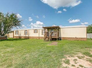 240 Lakeview Dr, Pleasanton, TX 78064
