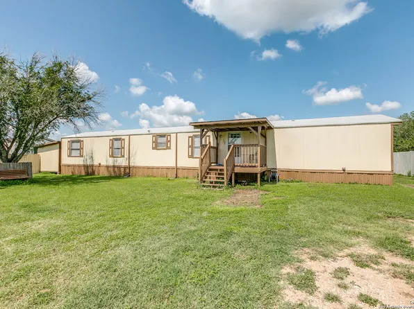 240 Lakeview, Pleasanton, TX 78064