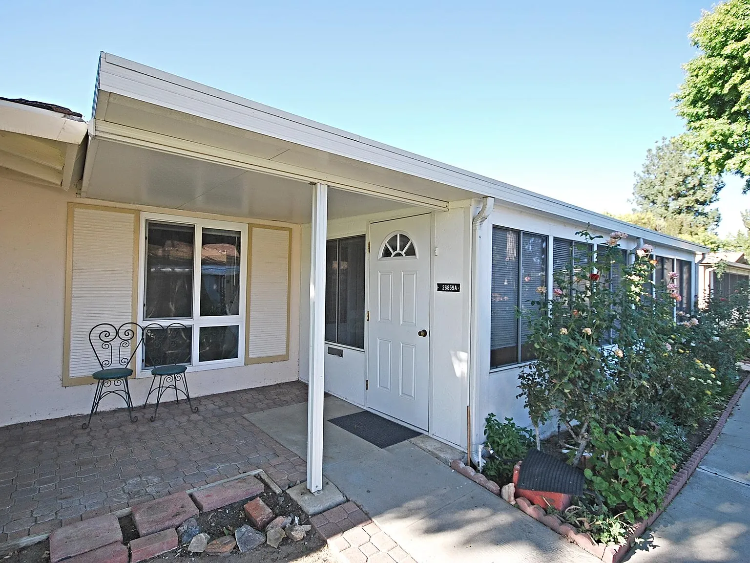 2 bed, 864 sqft, $2,100 — Photo 2