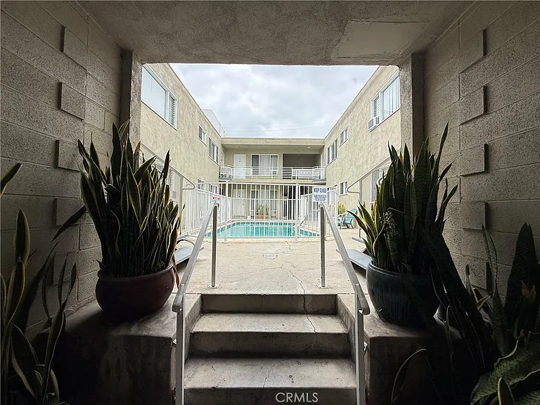 423 S Le Doux Rd #10 — Photo 2