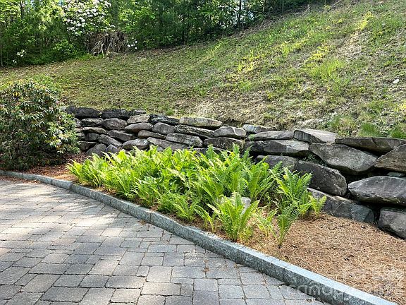 5th image of 90 Pepper Vine Cir