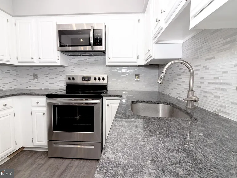 721 Walden Cir — Photo 8