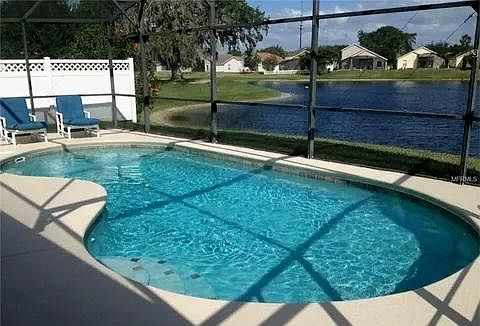 Heated swimming pool, new screening, new pool pump, overlooking the lake