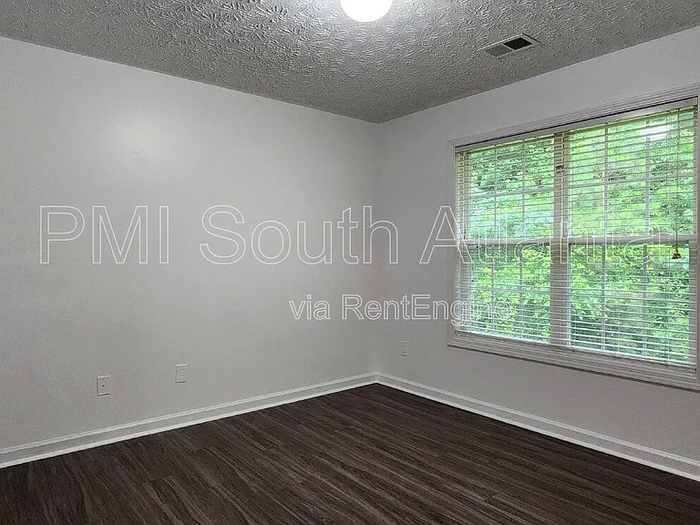 588 Hunnicutt Rd SE — Photo 26