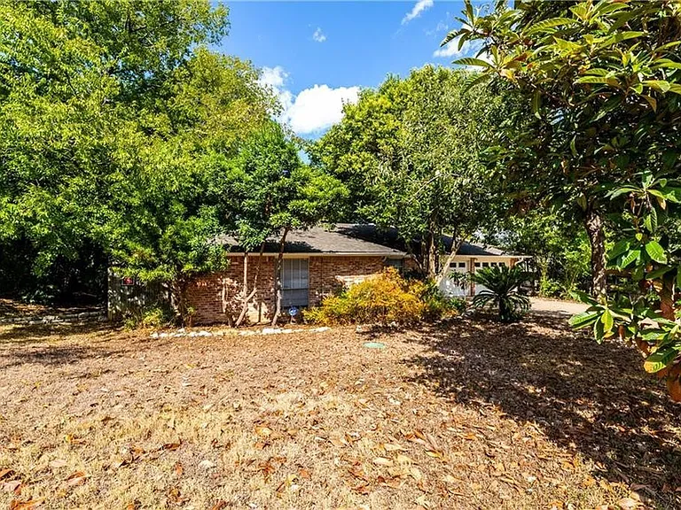 2108 Monarch Dr — Photo 3