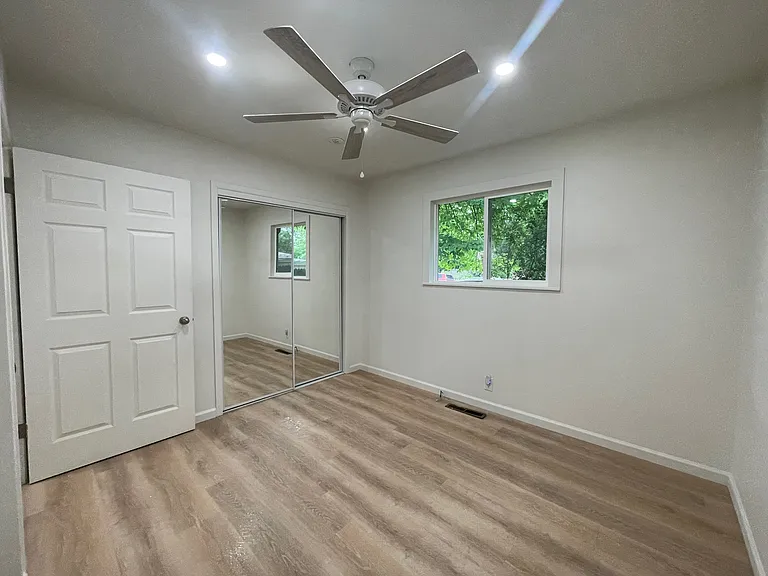2405 Tamarac Dr — Photo 15