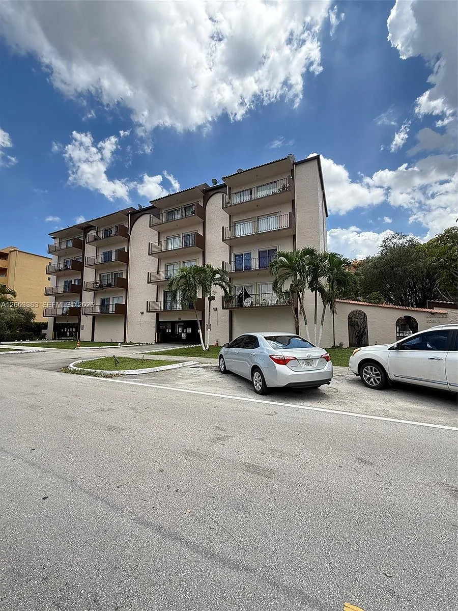 Building Photo - 1950 W 54th St #115