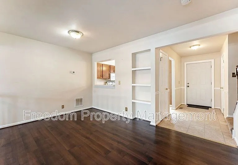 726 Pine Tree Ct — Photo 10
