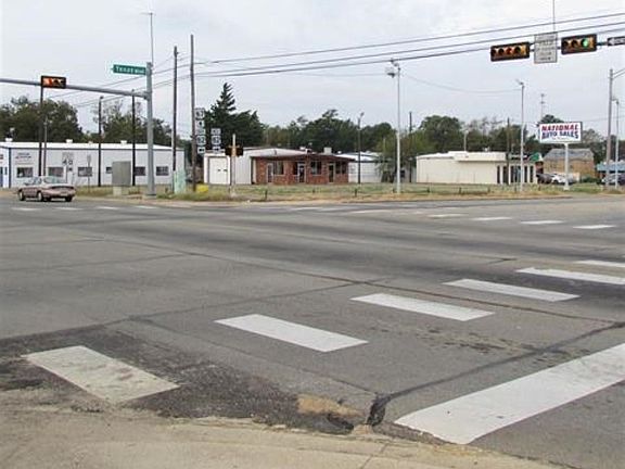 5th image of 803 Texas Blvd