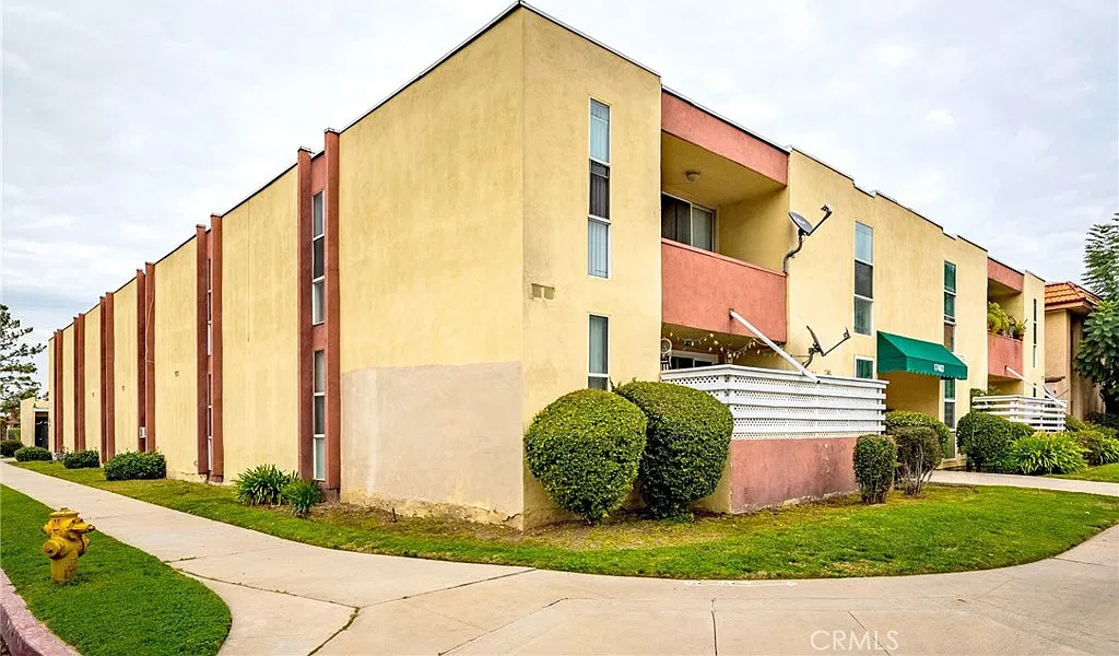 2 bed, 2.0 bath, 900 sqft, $2,500 — Photo 1