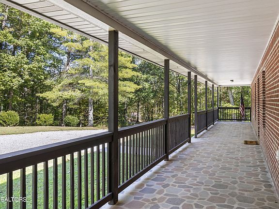 3rd image of 207 Little White Oak Rd
