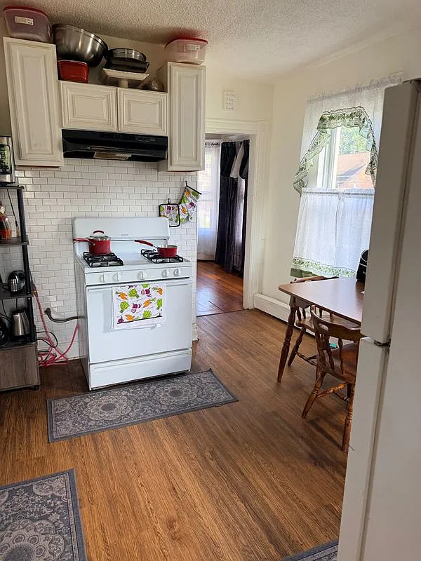 2 bed, 1.0 bath, 990 sqft, $1,400 — Photo 3