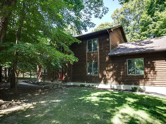 2nd image of 1597 Applewood Dr