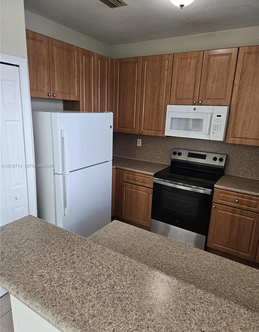 Shoma Townhomes At Keysco — Photo 4