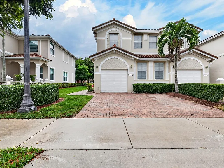 12441 SW 124th Ter — Photo 1