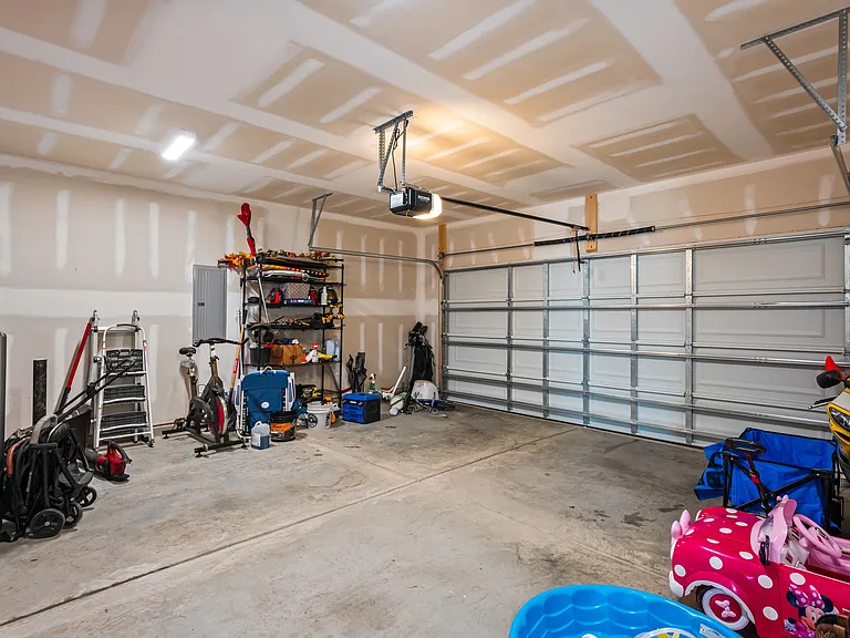 213 Providence Creek Dr — Photo 37