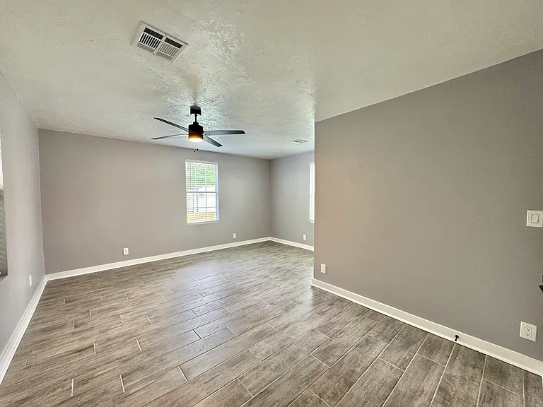 2144 Westchester Dr — Photo 31