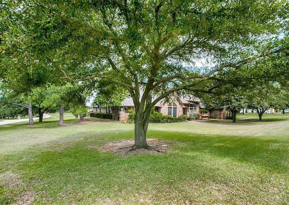 1st image of 110 High Oak Dr