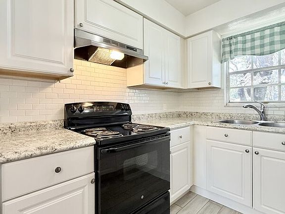 5th image of 1337 Eagleview Dr #1
