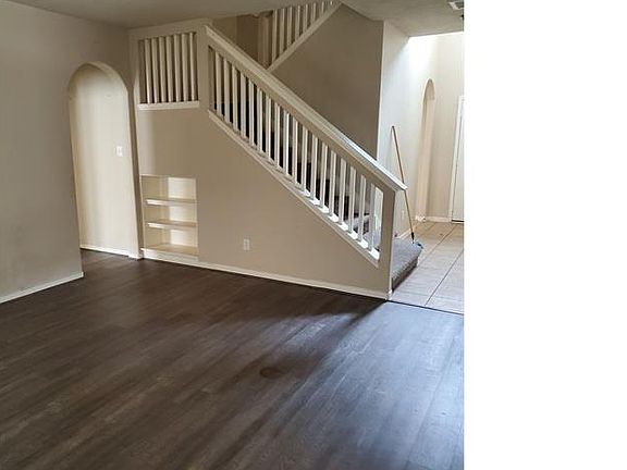 3rd image of 8211 Blackcherry Ln