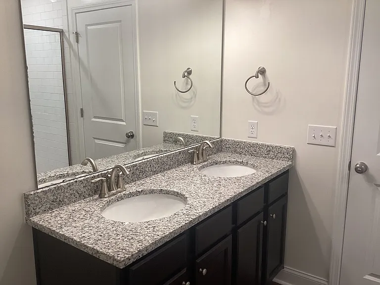 601 E Lionel Rd — Photo 14