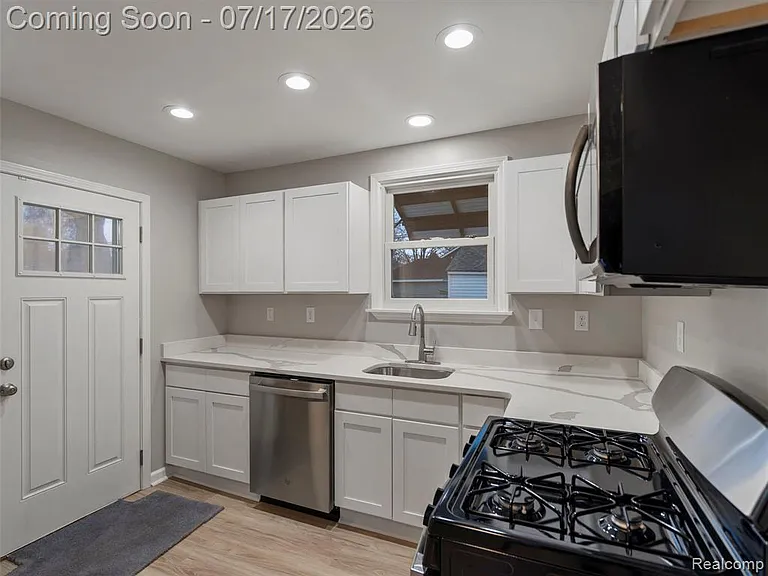 904 E Otis Ave — Photo 9