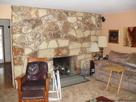 3rd image of 12 Sandy Ct