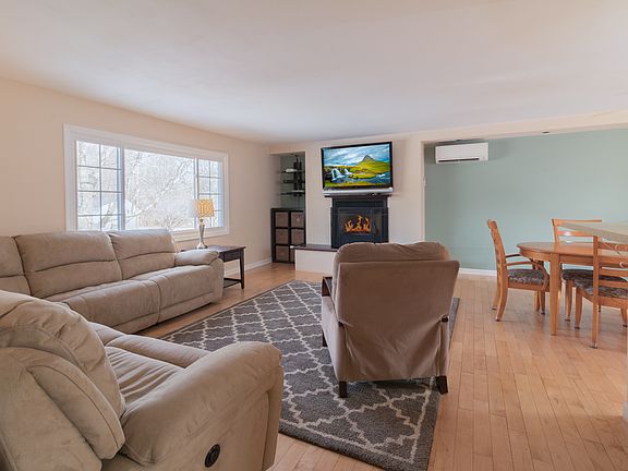 Living Room w/ Gas FP