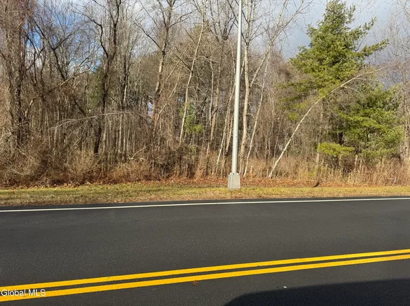 1 Maxwell Drive, Halfmoon, NY 12065