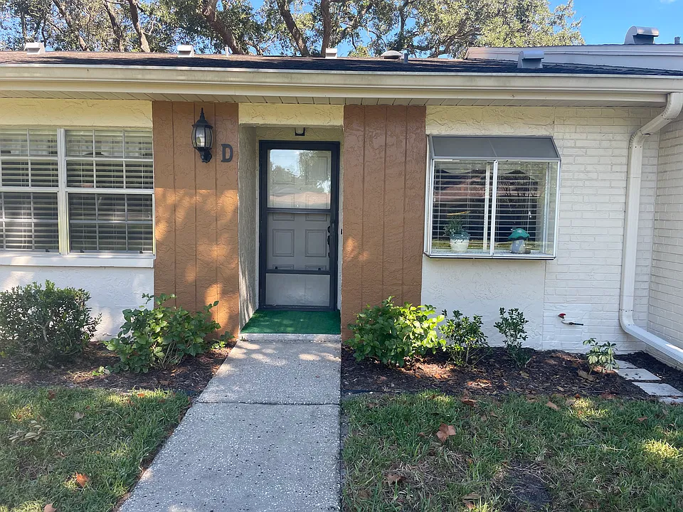 2297 Lark Cir E #D