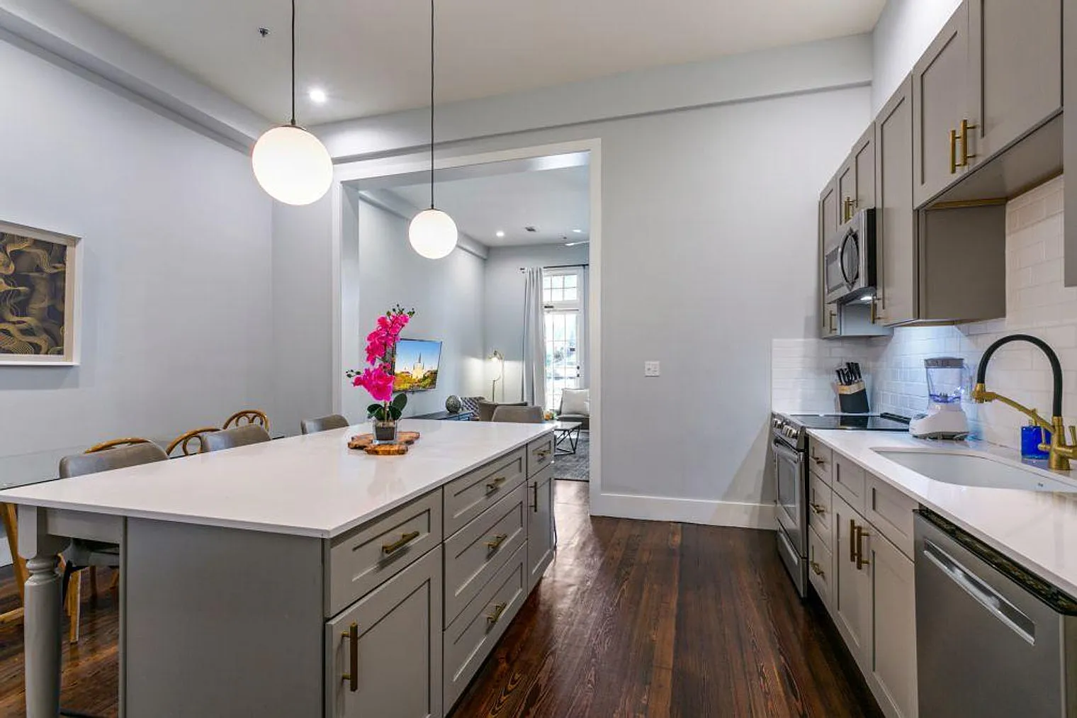 5 bed, 2.0 bath, 1593 sqft, $11,112 — Photo 4
