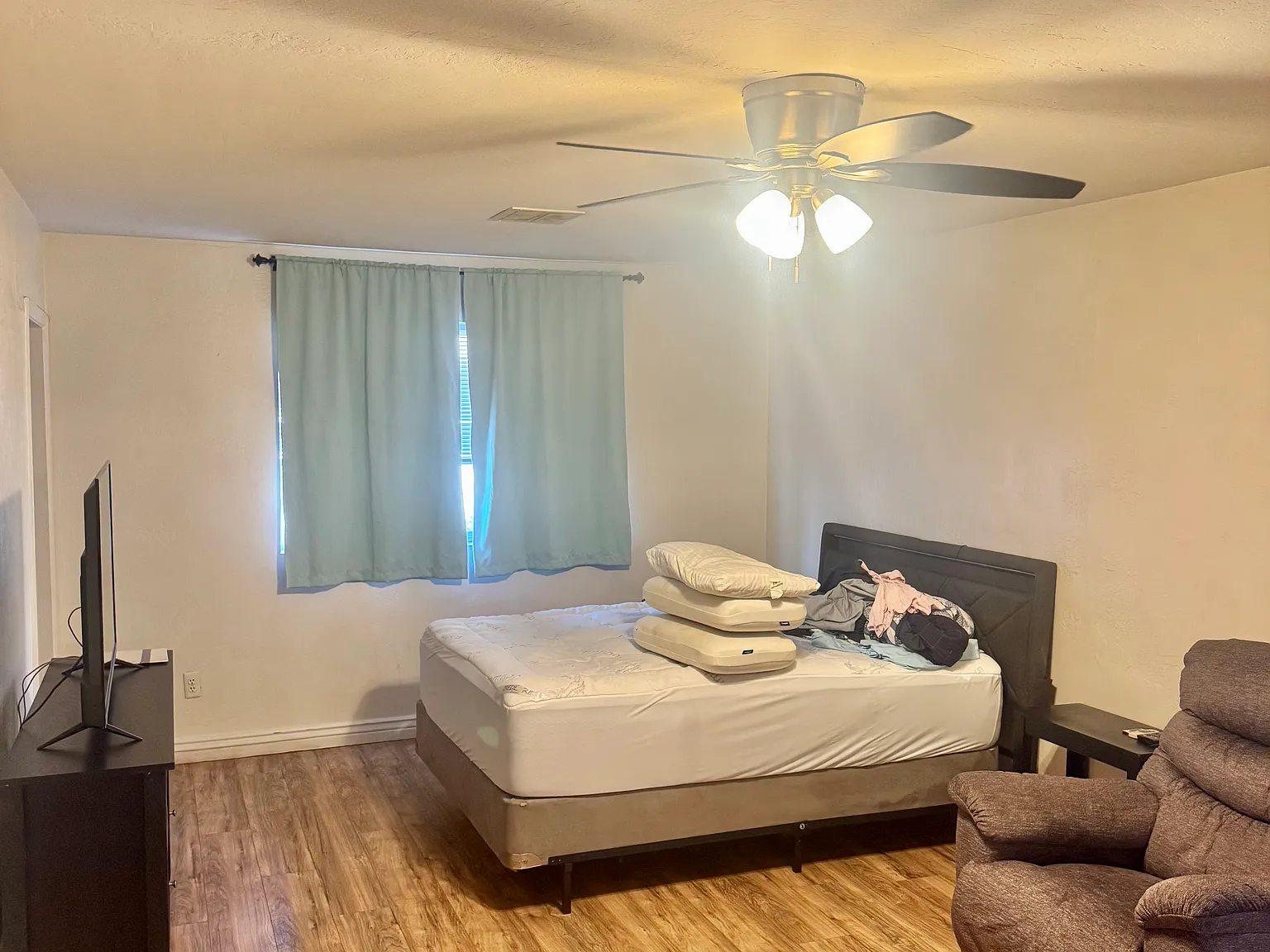 5137 W Christy Dr — Photo 2