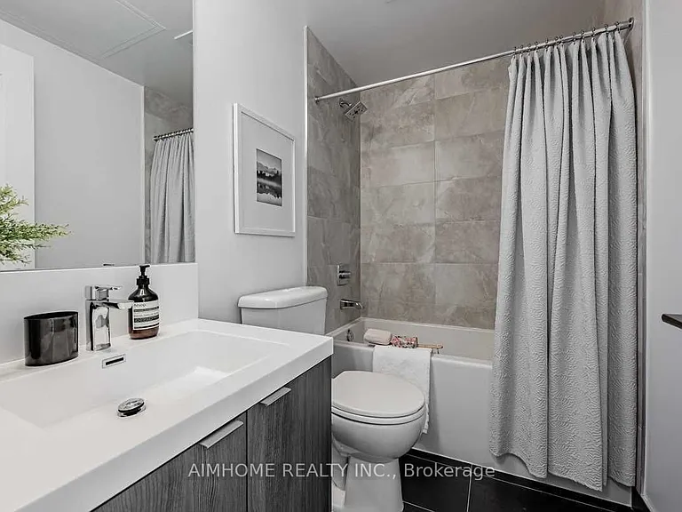 101 Erskine Ave #910 — Photo 8