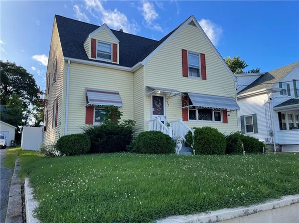 633 Grove St, Woonsocket, RI 02895