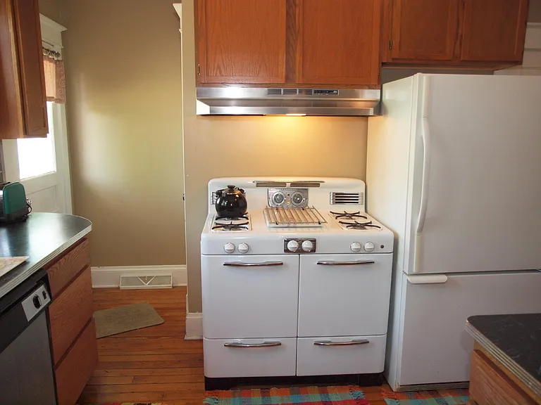 Kitchen Large stove and refrigerator