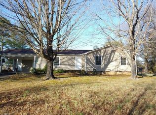 100 Legrande Dr, Eden, NC 27288