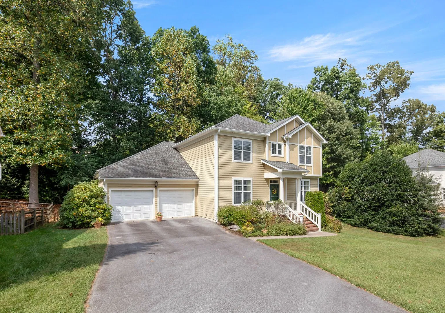 Fantastic Home in the Biltmore Lake Community — Photo 1