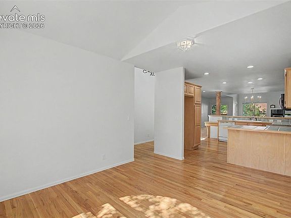 5th image of 84 Luxury Ln