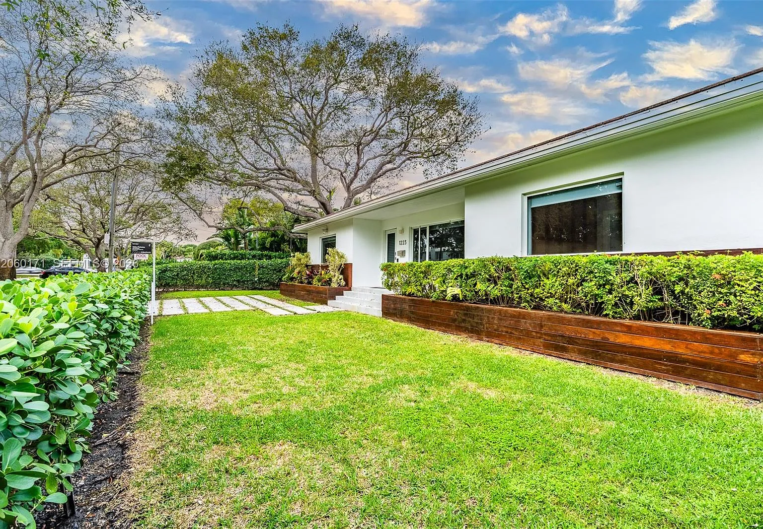 NE 102nd St, Miami Shores — Photo 2
