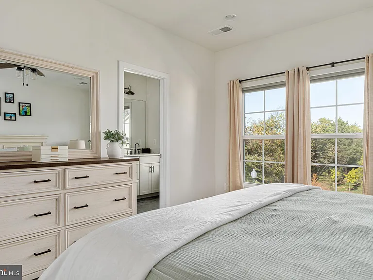6746 Upland Manor Dr — Photo 10