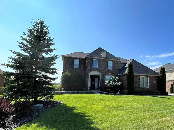 52445 Silent Ridge Dr, Chesterfield, MI 48051