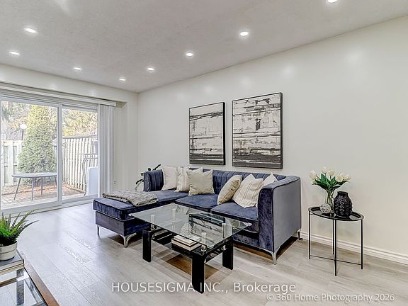 4th image of 927 Burns St W #29