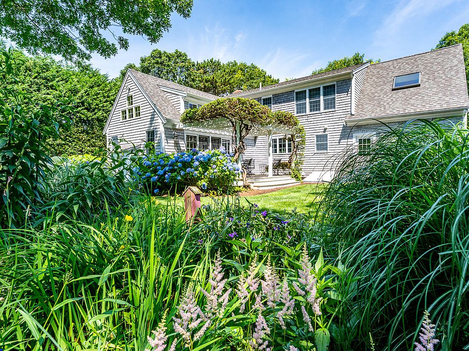 1st image of 8 Macandrew Drive