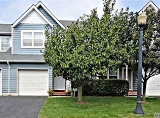 7 Northwood Blvd, Central Islip, NY 11722