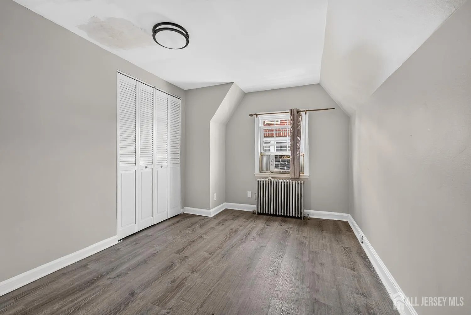 3 bed, 1.0 bath, $2,750 — Photo 1