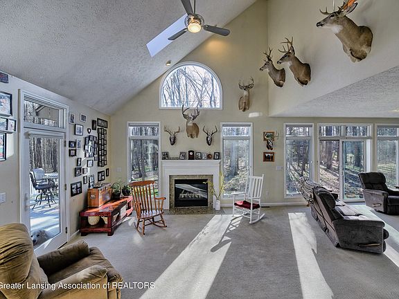 2nd image of 6582 Crestline Dr