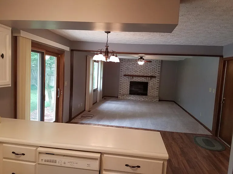 4640 Woodshire Dr — Photo 4