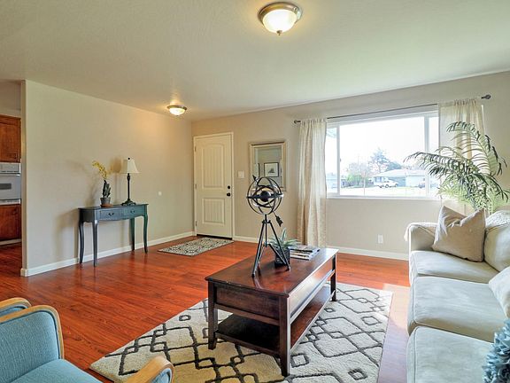 5th image of 355 Heidi Dr