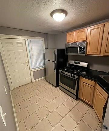 4th image of 1108 W 41st Ter