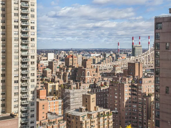 400 East 54th Street image 2 of 14